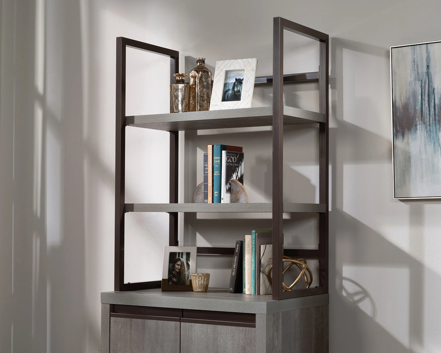 Manhattan Gate Utility Hutch Mo