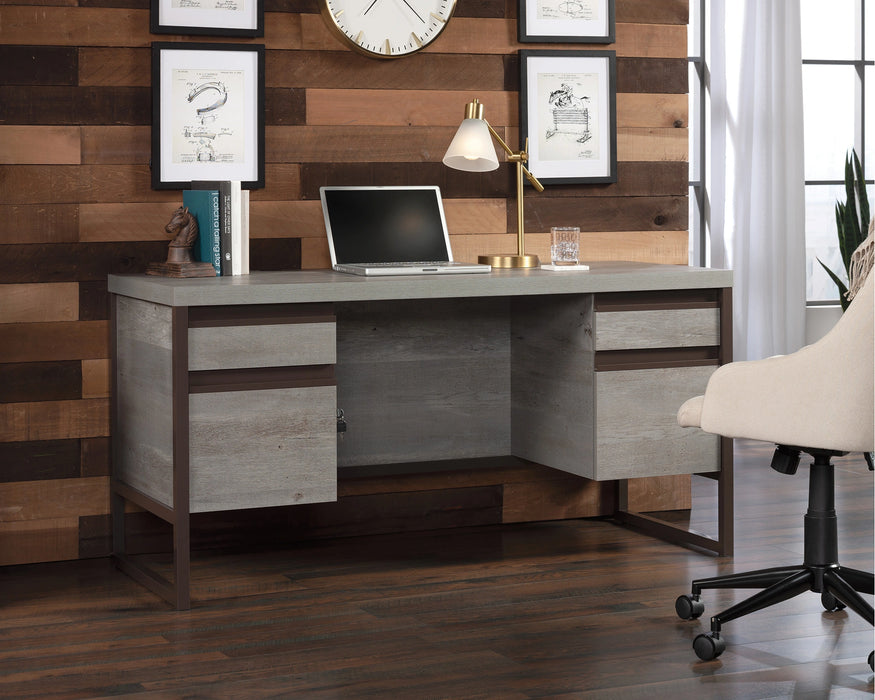 Manhattan Gate Computer Desk Mo